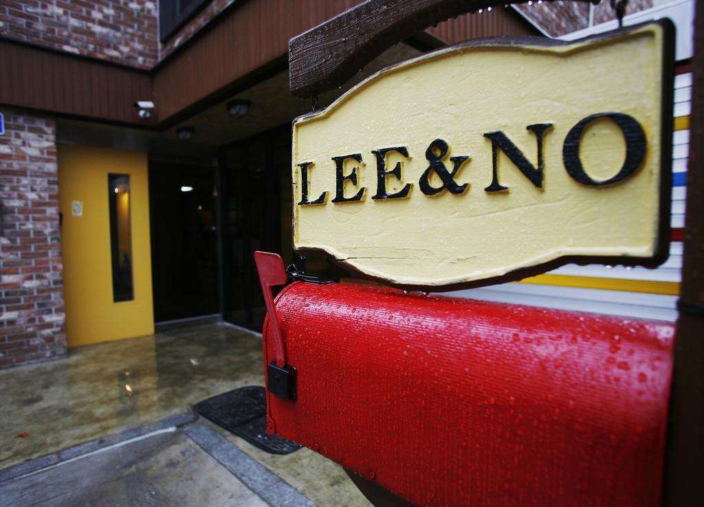 Lee & No Guesthouse Hongdae 首爾 外观 照片